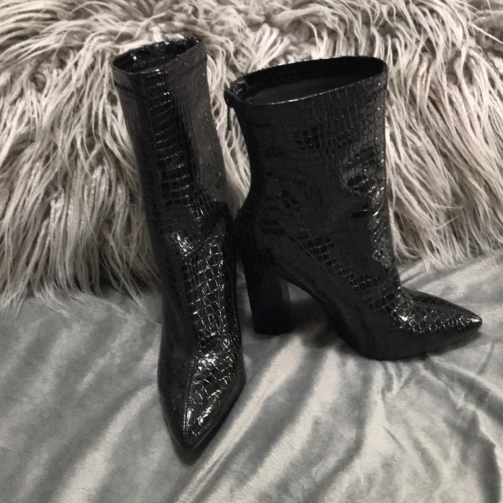 PRETTYLITTLETHING black alligator skin boots
